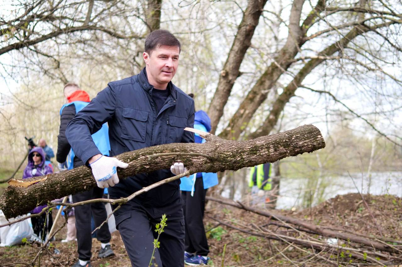 Владимир Волков поучаствовал в очистке карьера в поселке Люберец в рамках  акции «Вода России» | Администрация городского округа Люберцы Московской  области